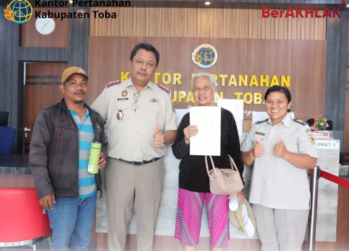 Serahkan Sertipikat Hak Milik