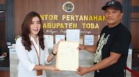 Penyerahan Sertipikat Tanah