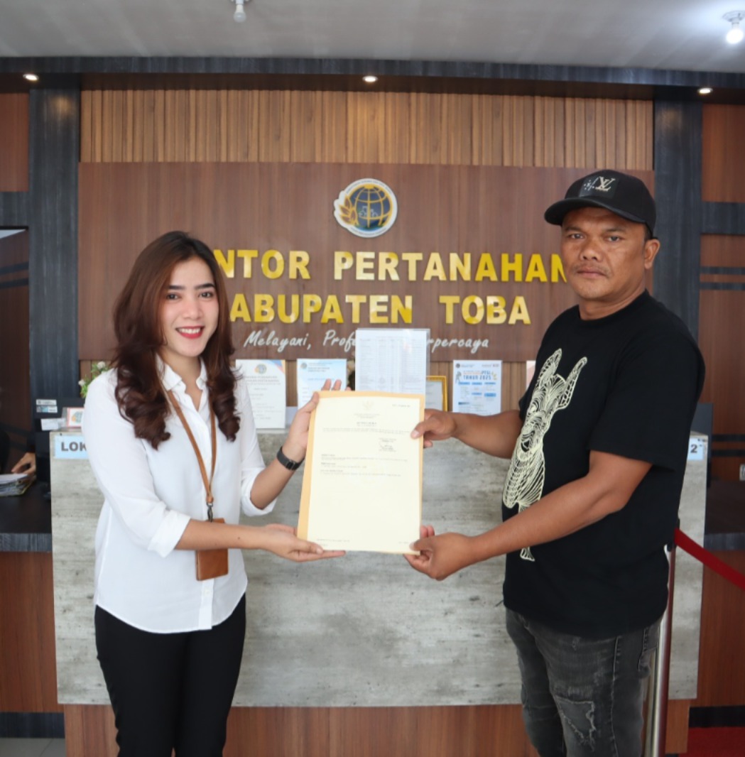 Penyerahan Sertipikat Tanah