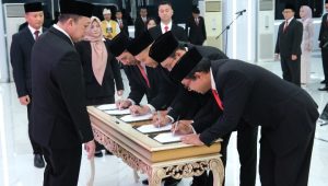 Lantik Pejabat Struktural