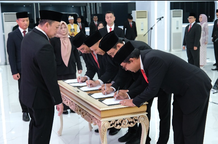 Lantik Pejabat Struktural